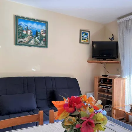 Climatise Avec Terrasse - 100m De La - 4 Couchages - Parking Et Menage Inclus - Fr-1-251-444 Apartment Le Lavandou
